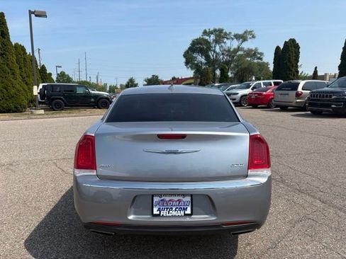 Used 2018 Chrysler 300 Limited AWD/4WD image 4