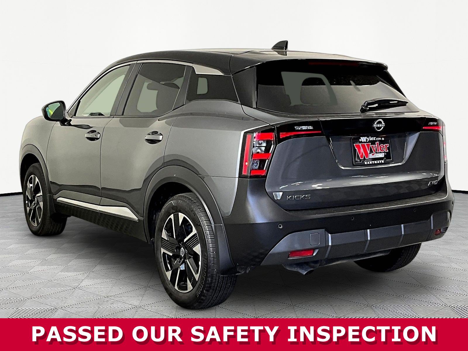 Certified 2025 Nissan Kicks SV AWD/4WD image 4