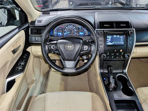 Used 2015 Toyota Camry LE FWD image 2