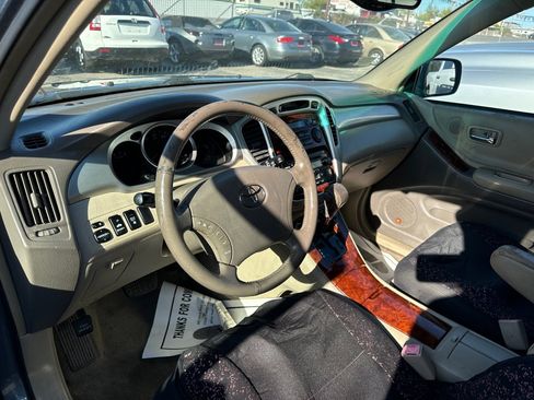 Used 2004 Toyota Highlander Limited image 17