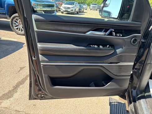 Used 2022 Jeep Grand Wagoneer Series II AWD/4WD image 7