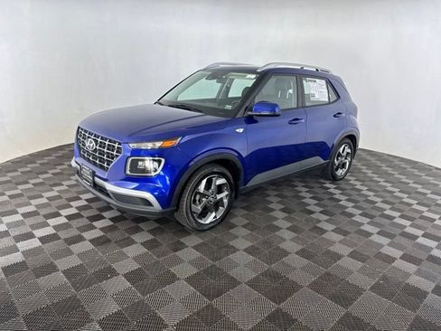 Used 2022 Hyundai Venue Limited FWD image 3