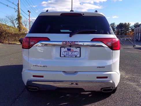 Used 2017 GMC Acadia Denali w/ Technology Package AWD/4WD image 5
