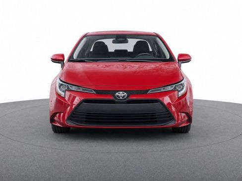 Used 2025 Toyota Corolla LE FWD image 5