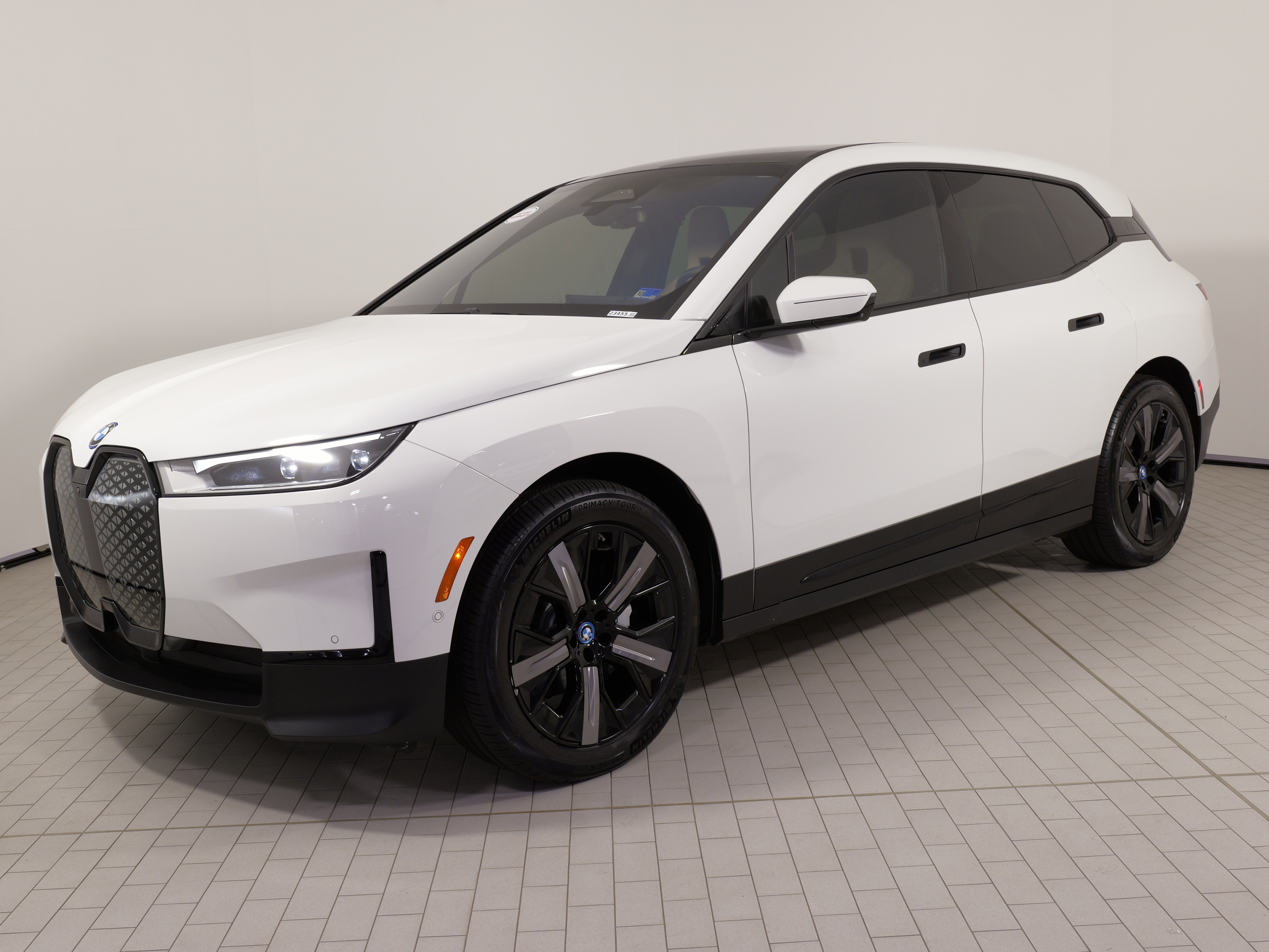 Used 2024 BMW iX xDrive50 w/ Convenience Package AWD/4WD image 3