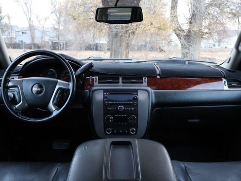 Used 2011 GMC Yukon SLT w/ SLT-2 Equipment Package image 16