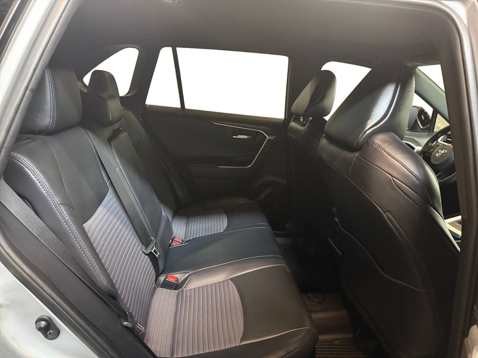 Used 2020 Toyota RAV4 XSE w/ XSE Grade Weather Package AWD/4WD image 18