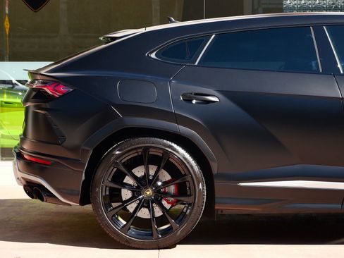 Used 2022 Lamborghini Urus image 10