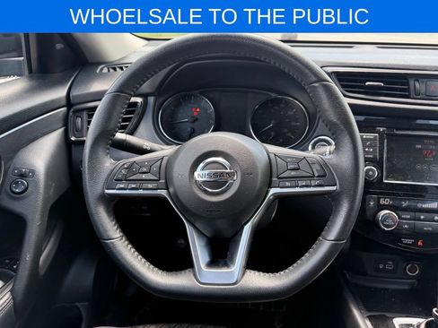 Used 2020 Nissan Rogue SV FWD image 11