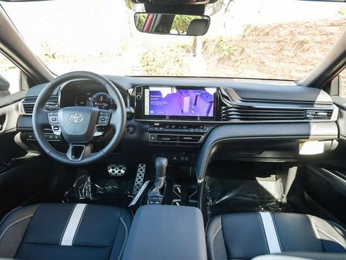 New 2026 Toyota Camry Hybrid FWD image 14