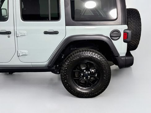 Used 2024 Jeep Wrangler Unlimited AWD/4WD image 43