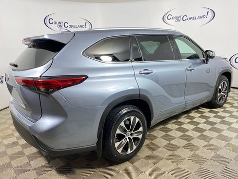 Certified 2021 Toyota Highlander XLE AWD/4WD image 8