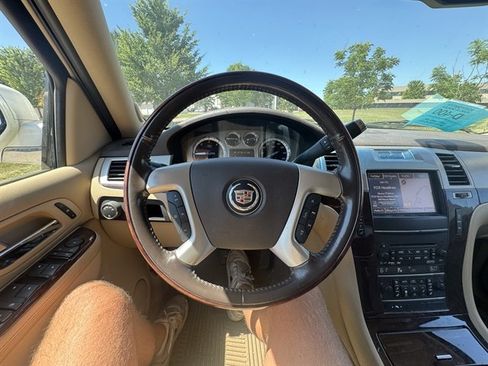 Used 2013 Cadillac Escalade EXT AWD/4WD image 9