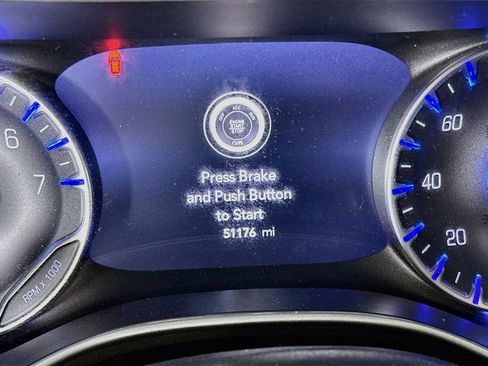 Certified 2024 Chrysler Pacifica Touring-L FWD image 20