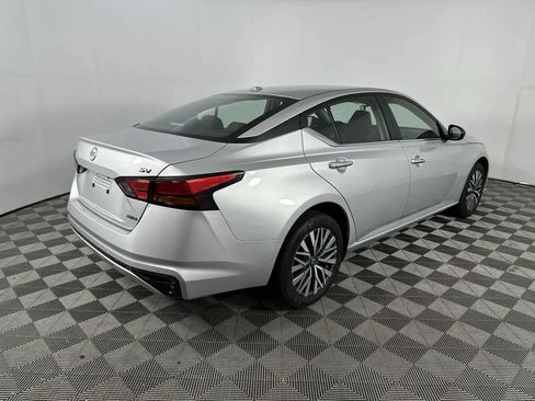 Used 2024 Nissan Altima 2.5 SV image 8