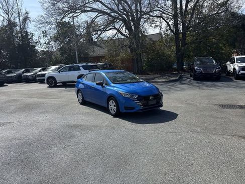 Used 2023 Nissan Versa S w/ Trunk Package image 3