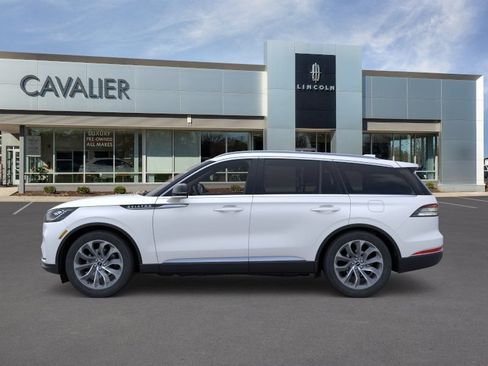 Used 2026 Lincoln Aviator AWD image 3