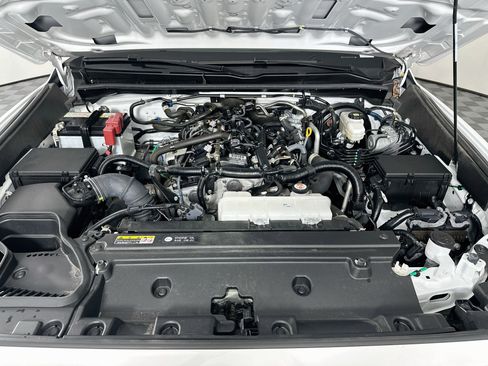 Used 2025 Toyota 4Runner SR5 AWD/4WD image 32