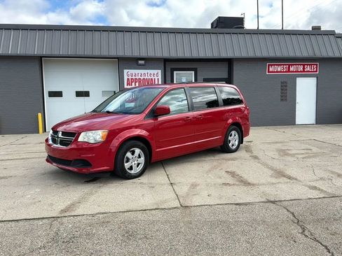 Used 2012 Dodge Grand Caravan SXT FWD image 2