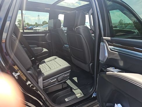 Used 2026 Cadillac Escalade Platinum Sport w/ LPO, ONYX Package AWD/4WD image 10