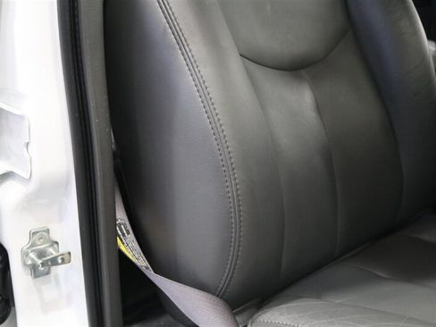 Used 2006 Chevrolet Silverado 2500 W/T AWD/4WD image 75