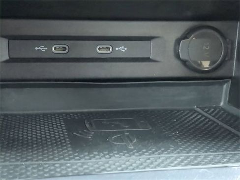 Certified 2021 Volkswagen Tiguan SE image 22