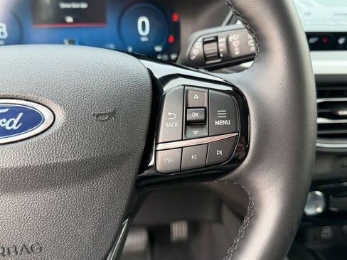 Used 2025 Ford Escape Platinum AWD/4WD image 16