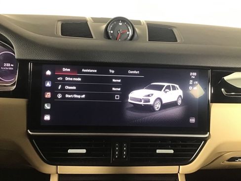 Certified 2022 Porsche Cayenne AWD/4WD image 36