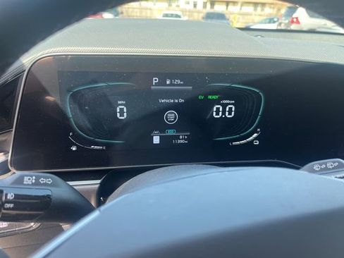 Certified 2023 Kia Niro EX Touring image 9
