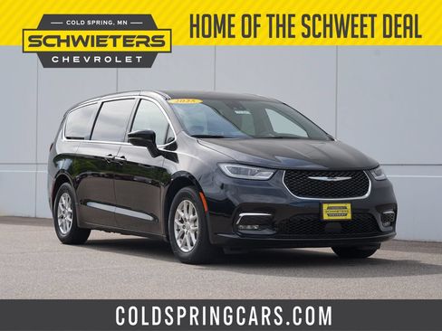 Used 2025 Chrysler Pacifica Select FWD image 1