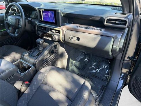 Used 2025 Toyota Tacoma SR5 AWD/4WD image 23