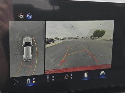 New 2026 Chevrolet Equinox LT w/ Safety and Technology Package FWD image 4