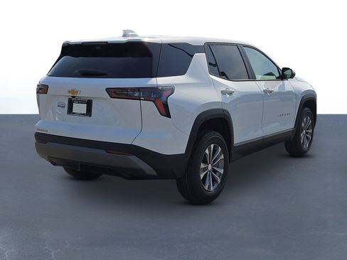 New 2026 Chevrolet Equinox LT w/ Safety and Technology Package FWD image 5