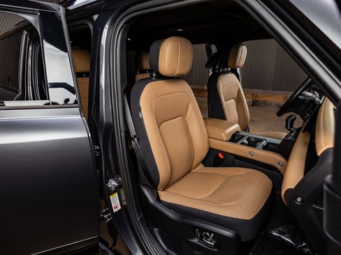 Used 2025 Land Rover Defender 130 X image 28