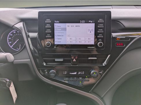 Used 2023 Toyota Camry SE FWD image 18