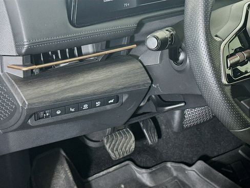 Used 2024 Nissan Ariya FWD image 17