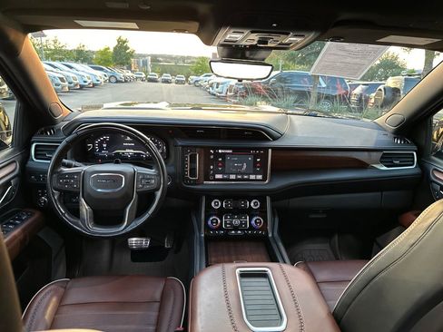 Used 2023 GMC Yukon XL Denali Ultimate AWD/4WD image 32