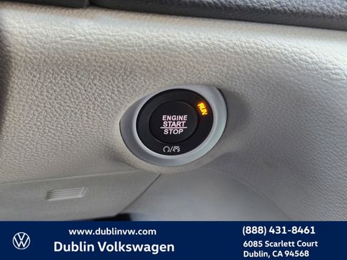 Used 2024 Chrysler Pacifica Select image 21