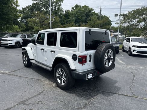 Used 2018 Jeep Wrangler Unlimited Sahara AWD/4WD image 7