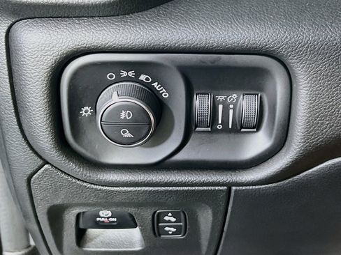 Used 2023 RAM 1500 Laramie AWD/4WD image 10