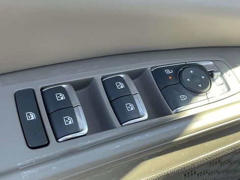 New 2026 Kia Carnival EX FWD image 28