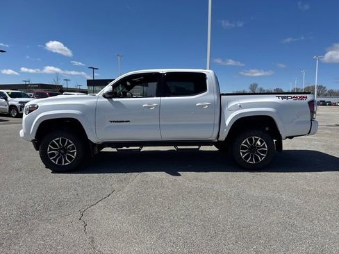 Used 2023 Toyota Tacoma TRD Sport image 3