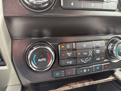 Used 2019 Ford F350 Lariat w/ Lariat Value Package AWD/4WD image 17