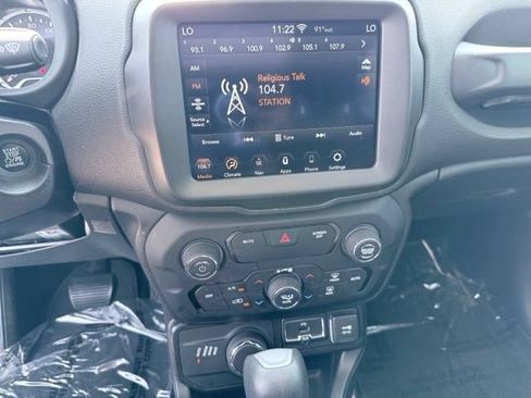 Used 2020 Jeep Renegade Altitude w/ UConnect 8.4 Nav Group AWD/4WD image 13