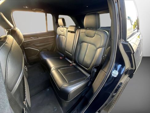 Used 2024 Jeep Grand Cherokee Limited w/ Black Appearance Package AWD/4WD image 23