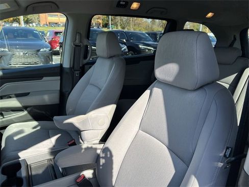 Used 2024 Honda Odyssey EX image 9