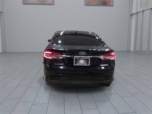 Used 2017 Ford Fusion SE w/ Fusion SE Technology Package image 7