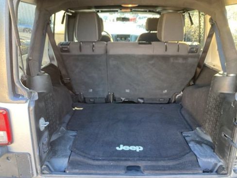 Used 2017 Jeep Wrangler Unlimited Sahara AWD/4WD image 30