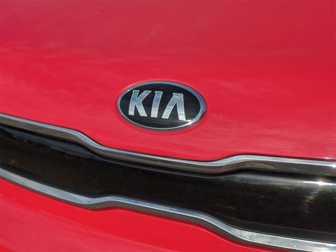 Used 2016 Kia Soul + image 12