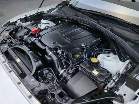 Used 2017 Jaguar F-PACE R-Sport image 25